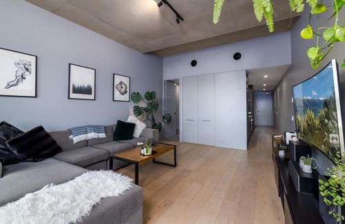 Kingston Apartment | Stunning 1BR Apartment with Water Views