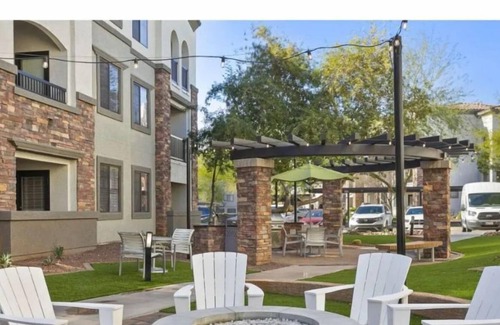 Glendale Sports and Entertainment District House | Stunning 1BR Condo in Zone Luxe with Pool & Gym