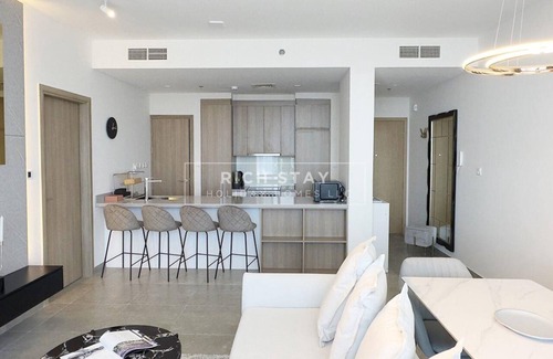 Jebel Ali Apartment | Stunning 1BR in Stella Maris, City View, Marina