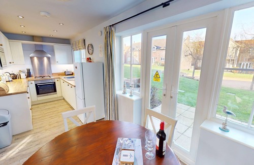 Filey Cottage | Stunning 2 bed coastal cottage - Pool and Beach Access Included.
