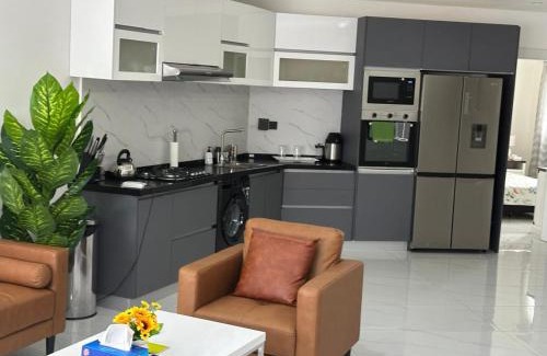 Yof Apartment | Stunning 2 Bedroom Apartment Overlooking the Ocean