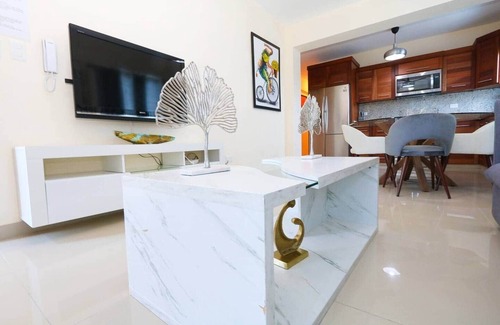 San Cristobal Apartment | STUNNING 2-BR 2-BATH APT W/AC GARAGE & ROOF TOP