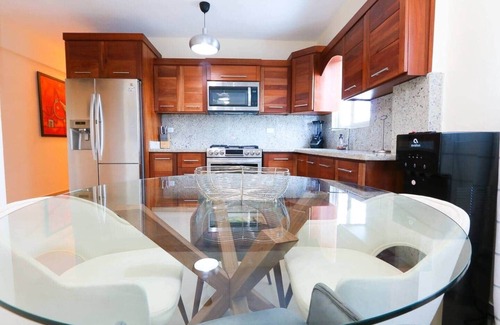 San Cristobal Apartment | STUNNING 2-BR 2-BATH APT W/AC GARAGE & ROOF TOP