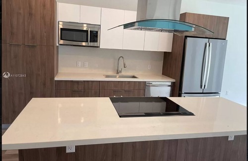 Central Fort Lauderdale House | Stunning 2021 modern home of an artist 2 miles from beach. Sleeps 6