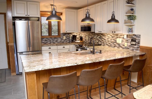 Sugar Mountain Condo | Stunning 2B Condo w/Private Trail to Slopes!
