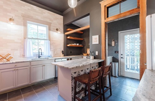 Thomas Square Apartment | Stunning 2Bed Apt near Historic District Walkable