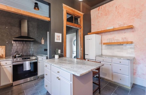 Thomas Square Apartment | Stunning 2Bed Apt near Historic District Walkable