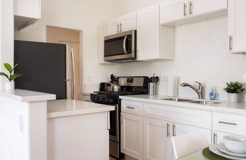 Golden Hill Apartment | Stunning 2BR Apt | Central SD, Parking + WiFi