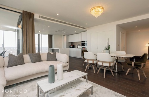 Vauxhall Apartment | Stunning 3-bed apartment located in Damac Tower, designed by Versace Home
