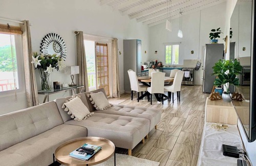 Union Vale Villa | Stunning 3 Bed Villa, Balcony & Sea View