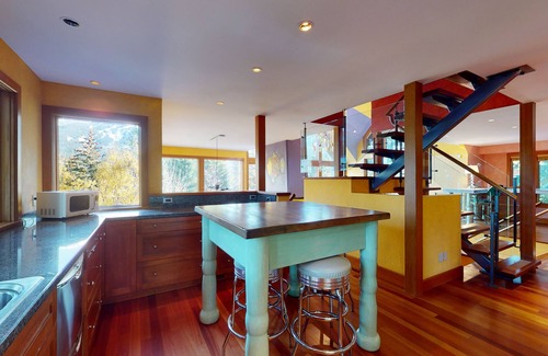 Blueberry Hill House | Stunning 3 Bedroom/3.5 Bathroom Blueberry house with breathtaking Mountain Views