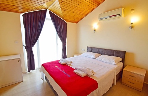 Hisaronu Apartment | Stunning 3 Bedroom 3 Bathroom Apartment With Free WIFI