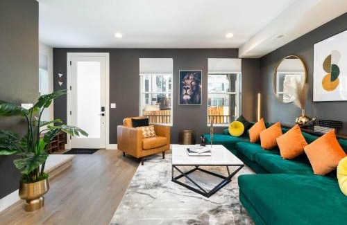West Colfax House | Stunning 3BD 3.5 BA - 10 Min to Downtown! Garage!