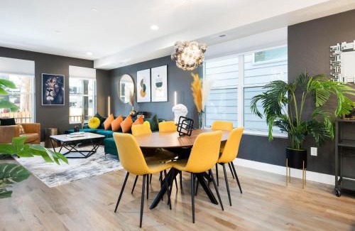 West Colfax House | Stunning 3BD 3.5 BA - 10 Min to Downtown! Garage!