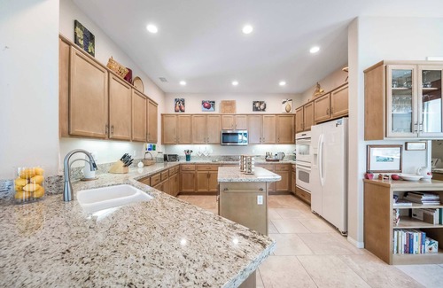 La Quinta House | Stunning 3BD 3BR w Casita Golf VIew Community Pool