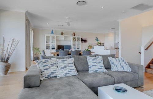 Banora Point Apartment | Stunning 3BR Oceanview Retreat
