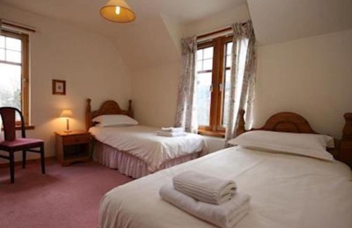 Arrochar House | Stunning 4-Bed Cottage S/C