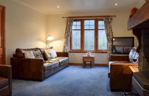 Arrochar House | Stunning 4-Bed Cottage S/C