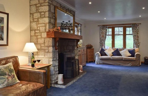 Arrochar House | Stunning 4-Bed Cottage S/C