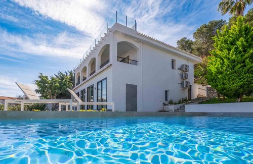 Almunecar Villa | Stunning 4 bed villa with private pool and views