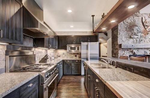 Avon Apartment | Stunning 4 bedroom condo Snowcloud base of Bachelor Gulch condo