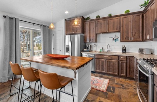 Eagle House | Stunning 4 Bedroom Home in Eagle