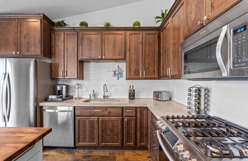 Eagle House | Stunning 4 Bedroom Home in Eagle