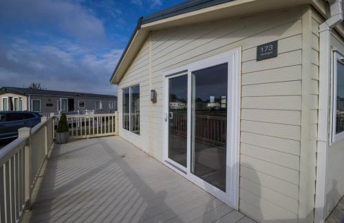 Hunstanton Cabin | Stunning 4 Berth Lodge With Decking At Manor Park In Hunstanton Ref 23173K