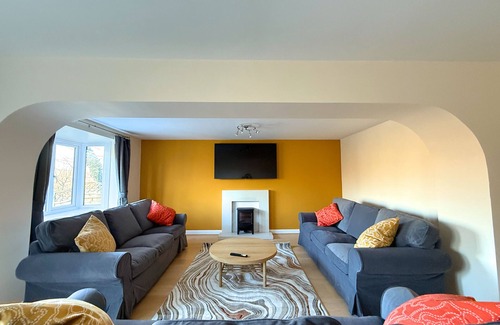 Sheffield House | Stunning 4- BR Townhouse for 8