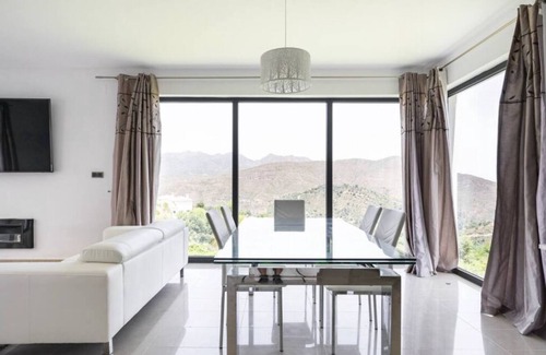 Ojen Villa | Stunning 4 br villa in the hills of Marbella!