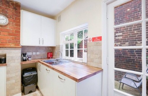 Reading House | Stunning 4 Storey House in Reading w/Parking, Garden, WiFi, Netflix & PS4!