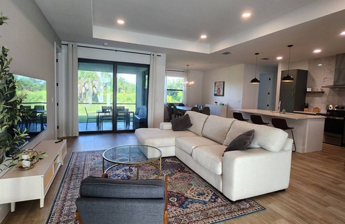 Englewood East House | Stunning 4br house with office, games room, 8 mi to beach
