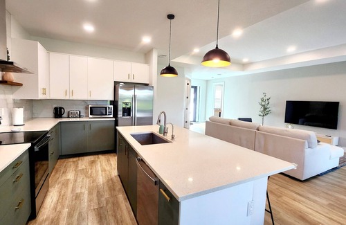 Englewood East House | Stunning 4br house with office, games room, 8 mi to beach