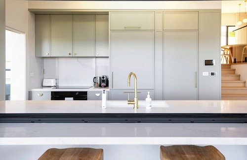 Maroubra House | Stunning 4BR Waterfront House w/pool in Sth Coogee