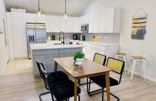 Southeast Arlington House | Stunning 4Br2Ba. Pets Friendly. Extended Stay welcome!