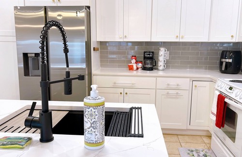 Southeast Arlington House | Stunning 4Br2Ba. Pets Friendly. Extended Stay welcome!