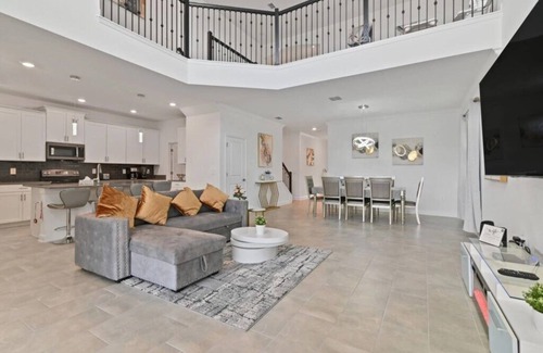 Four Corners House | Stunning 5 Bed Pool Home with Private Pool-1183KBS