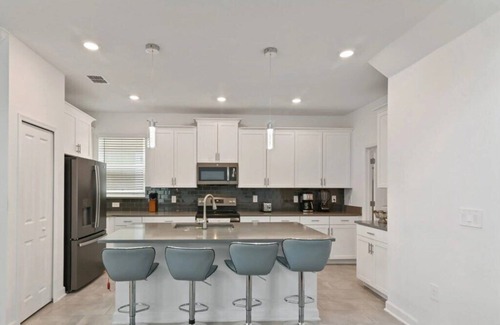 Four Corners House | Stunning 5 Bed Pool Home with Private Pool-1183KBS