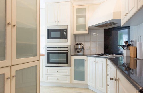 Camps Bay Villa | Stunning 5 bedroom , 5 bathroom Camps Bay House, with sea and mountain views