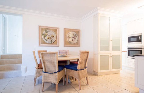 Camps Bay Villa | Stunning 5 bedroom , 5 bathroom Camps Bay House, with sea and mountain views