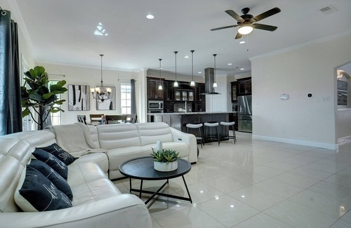 Irving House | Stunning 5br 4ba with game room near DFW and LOVE Field