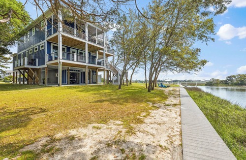 Long Beach House | Stunning 5Br Retreat Tucked on the Davis Canal on Oak Island - Sleeps 14!