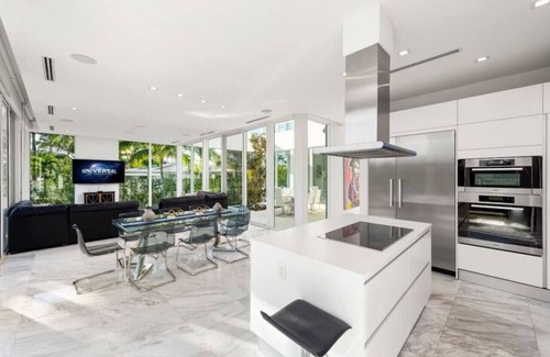 North Bay Village House | Stunning 6br Waterfront villa