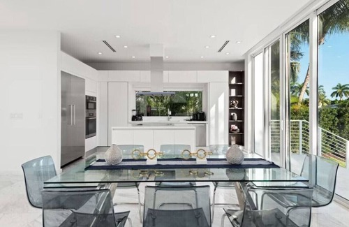 North Bay Village House | Stunning 6br Waterfront villa