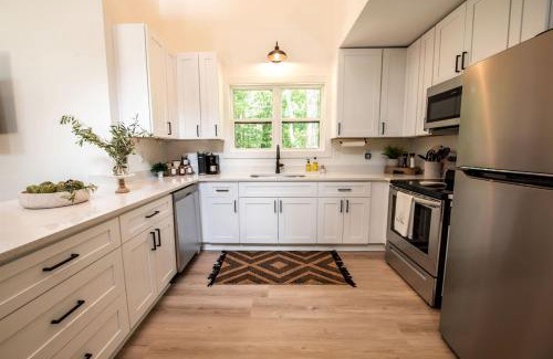 Monteagle House | Stunning and Fully-Equipped Tiny House with Breathtaking Views of South Cumberland State Park in Monteagle, TN