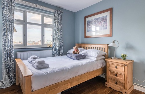 East Putney Apartment | Stunning and Warm Home in Wandsworth by UnderTheDoormat