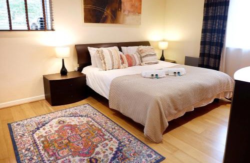 Cambridge Apartment | Stunning Apartment close to Cambridge Station with FREE Parking!