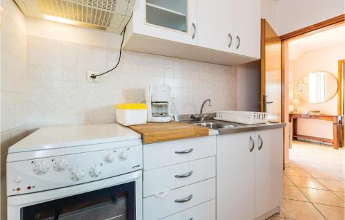 Supetarska Draga Apartment | Stunning Apartment In Supetarska Draga
