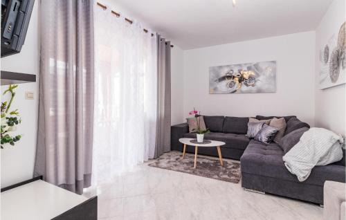 Stinjan Apartment | Stunning Apartment In Pula With Wifi