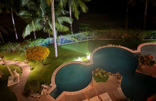 Black Rock Apartment | Stunning apartment on Grafton Beach with pool and direct access to beach